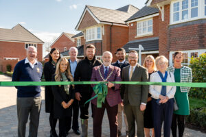 Congleton-Town-Mayor-Cllr-Robert-Brittain-cuts-the-ribbon-to-open-the-new-show-homes-at-Woodland-Manor